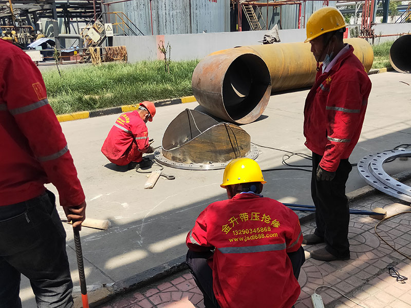 1638195155704451.jpg !DN1200煤氣管道帶壓開孔順利完成!.jpg